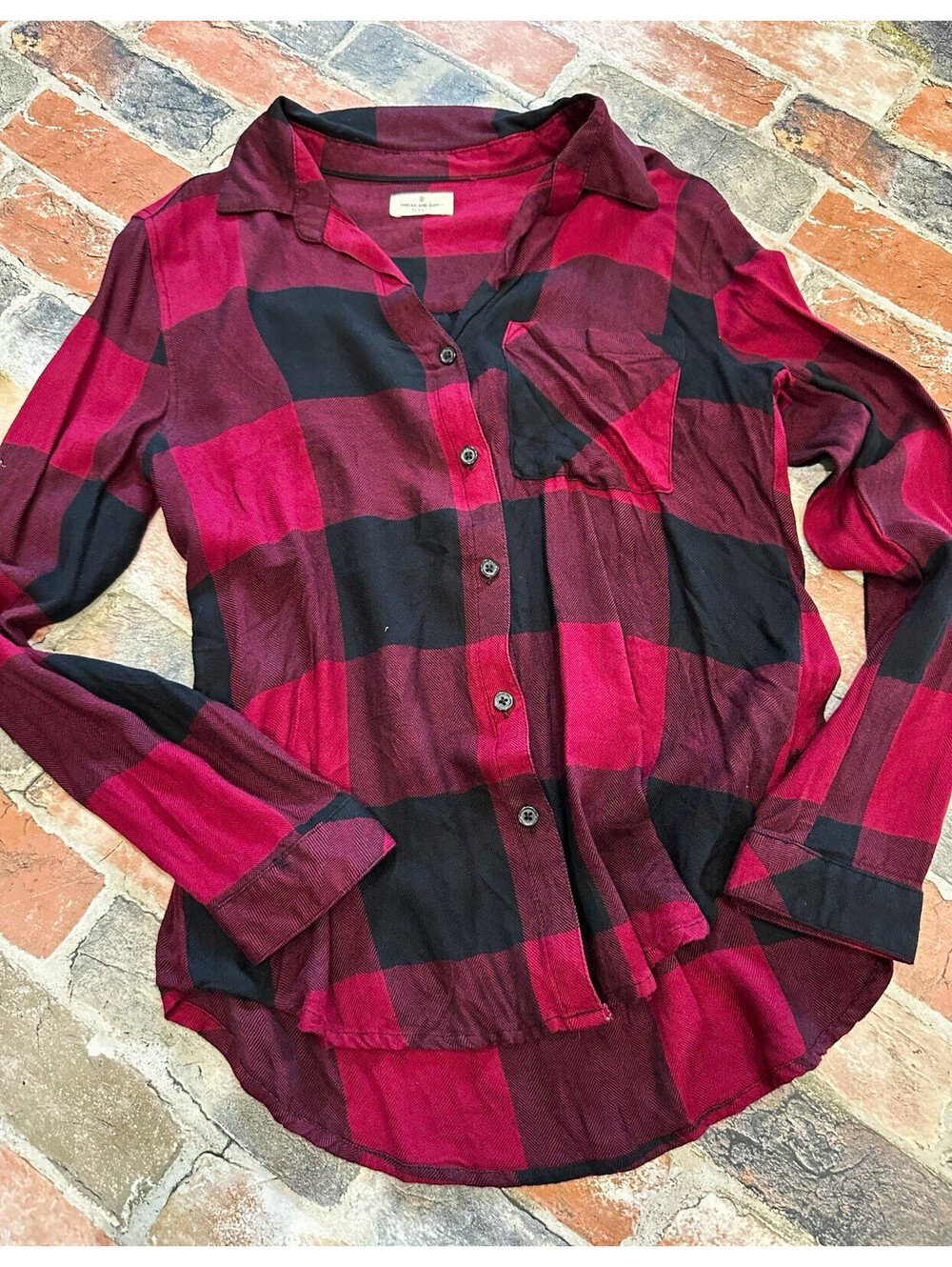 Women’s Red/Black Plaid Collared Long Sleeve Button-Up Small